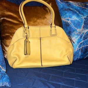 😍Gorgeous Tignanello Leather Handbag‼️